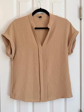 Versatile Cream-Tan Short Sleeve Split-Neck Blouse